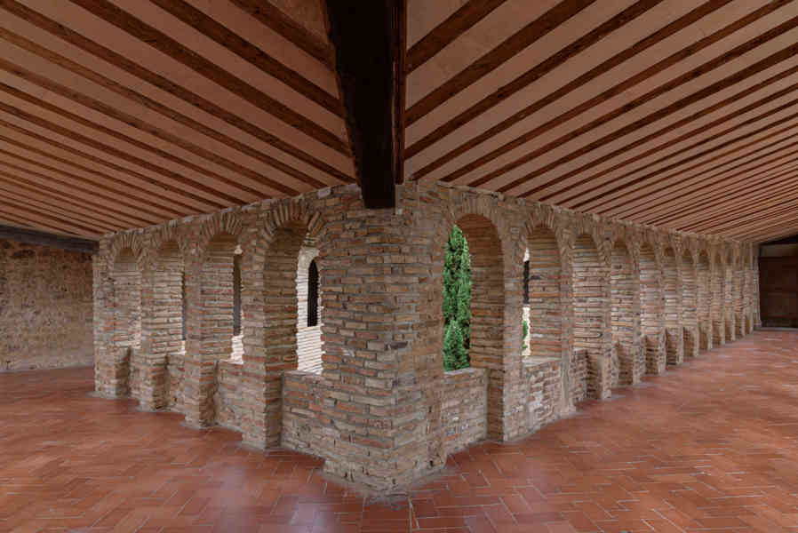 Huesca - Alquézar 26 - castillo y colegiata de Santa María la Mayor de Alquézar.jpg